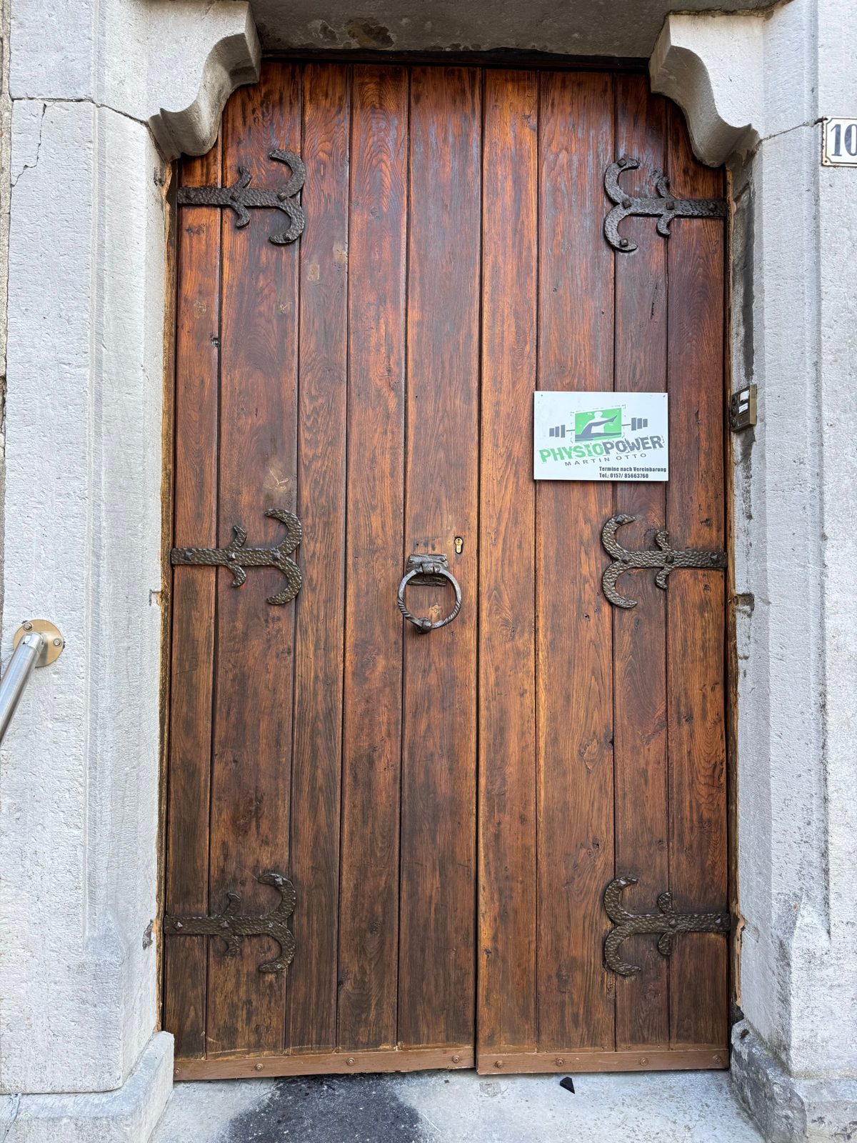 Der Eingang von PhysioPower an der Vennstraße 103